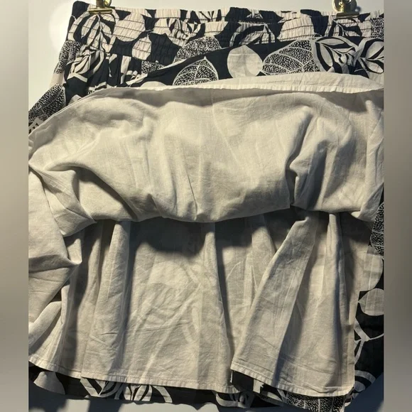 Banana Republic size 12 navy/white leaf print floral skirt. Like new. - Picture 4 of 7